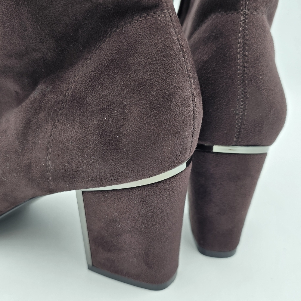 NIB DKNY Cavale Heeled Ankle Booties, Espresso (Brown Suede), Women's 10, NEW! - Picture 10 of 16